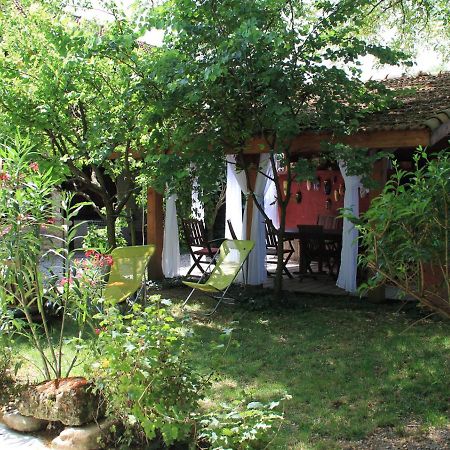 Les Pascals Bed & Breakfast Saint-Paul-les-Romans Exterior photo